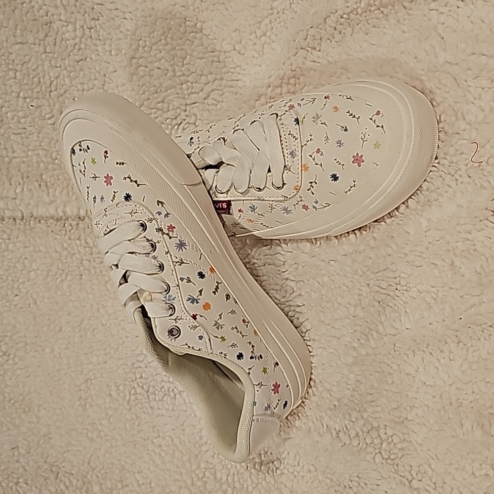NWOT, Floral Levi's Sneakers